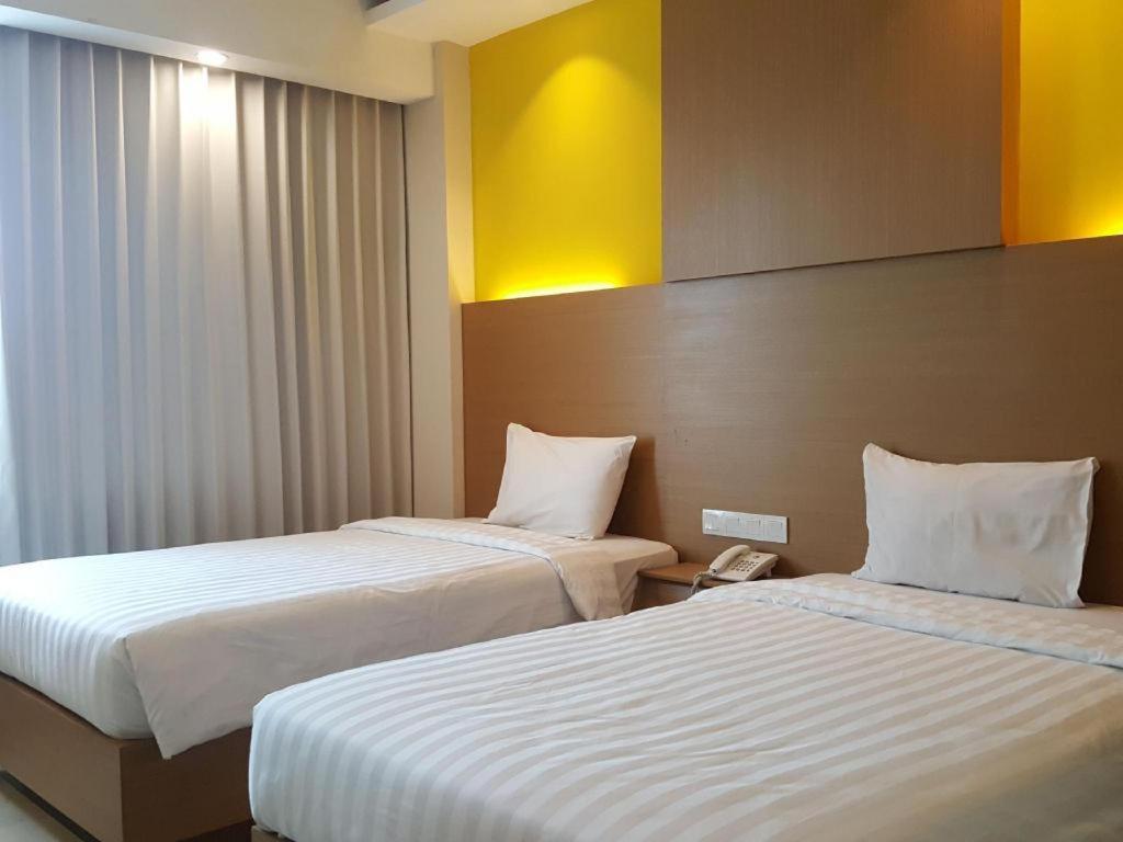 Kharisma Hotel Madiun Εξωτερικό φωτογραφία