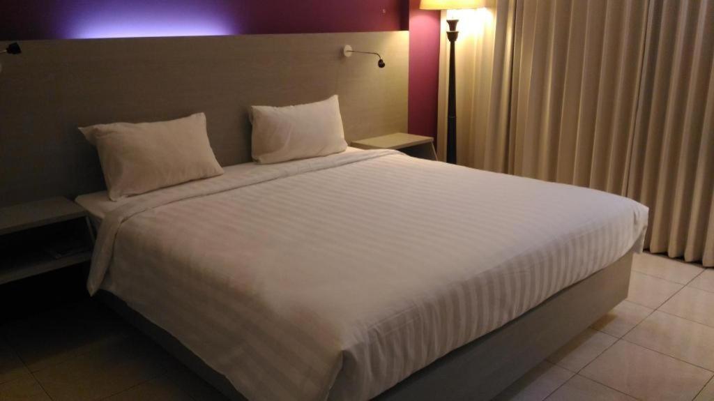 Kharisma Hotel Madiun Εξωτερικό φωτογραφία