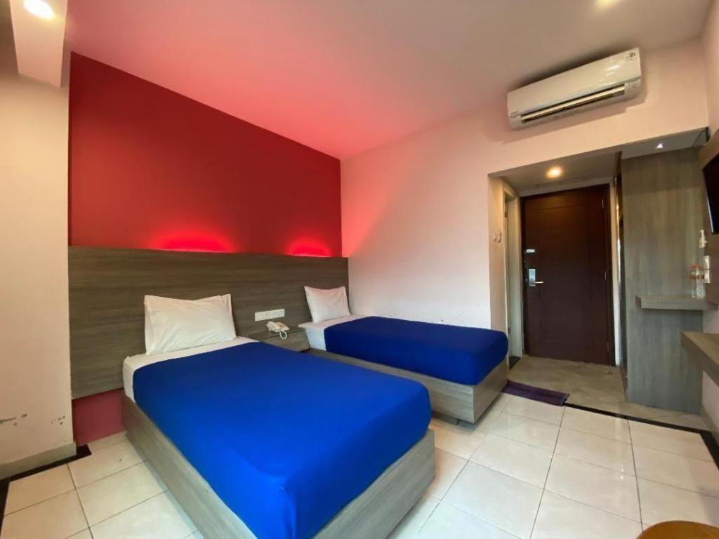 Kharisma Hotel Madiun Εξωτερικό φωτογραφία