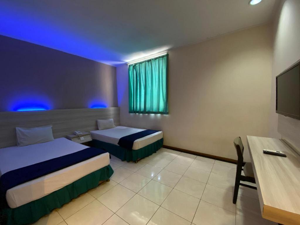 Kharisma Hotel Madiun Εξωτερικό φωτογραφία