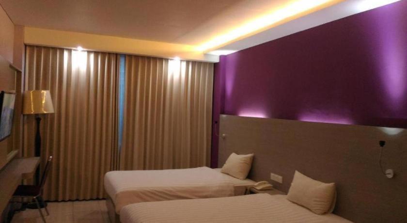 Kharisma Hotel Madiun Εξωτερικό φωτογραφία