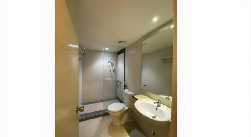 Kharisma Hotel Madiun Εξωτερικό φωτογραφία