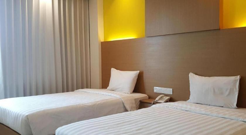 Kharisma Hotel Madiun Εξωτερικό φωτογραφία