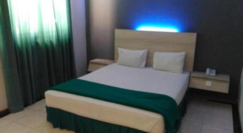 Kharisma Hotel Madiun Εξωτερικό φωτογραφία