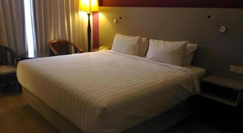 Kharisma Hotel Madiun Εξωτερικό φωτογραφία
