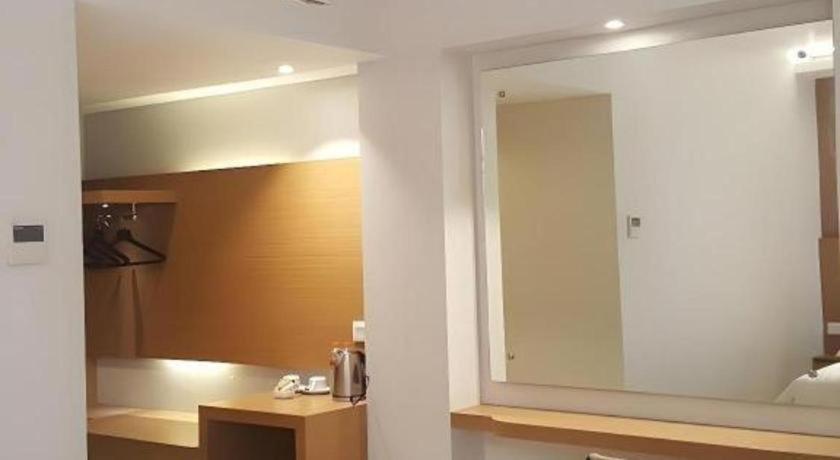 Kharisma Hotel Madiun Εξωτερικό φωτογραφία
