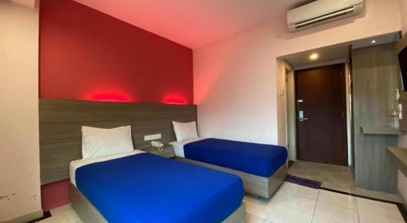 Kharisma Hotel Madiun Εξωτερικό φωτογραφία