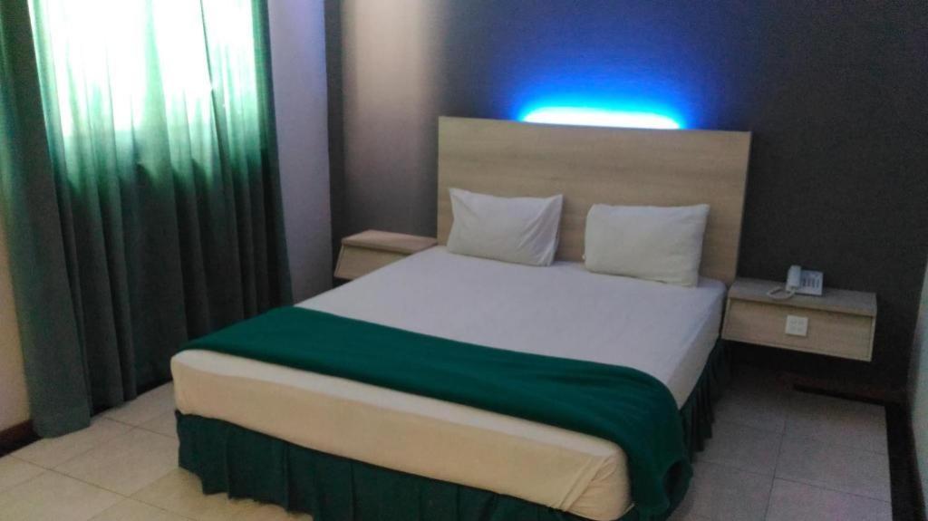 Kharisma Hotel Madiun Εξωτερικό φωτογραφία