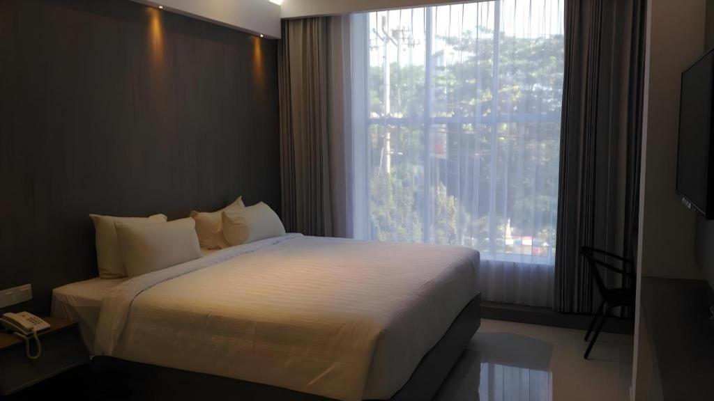 Kharisma Hotel Madiun Εξωτερικό φωτογραφία