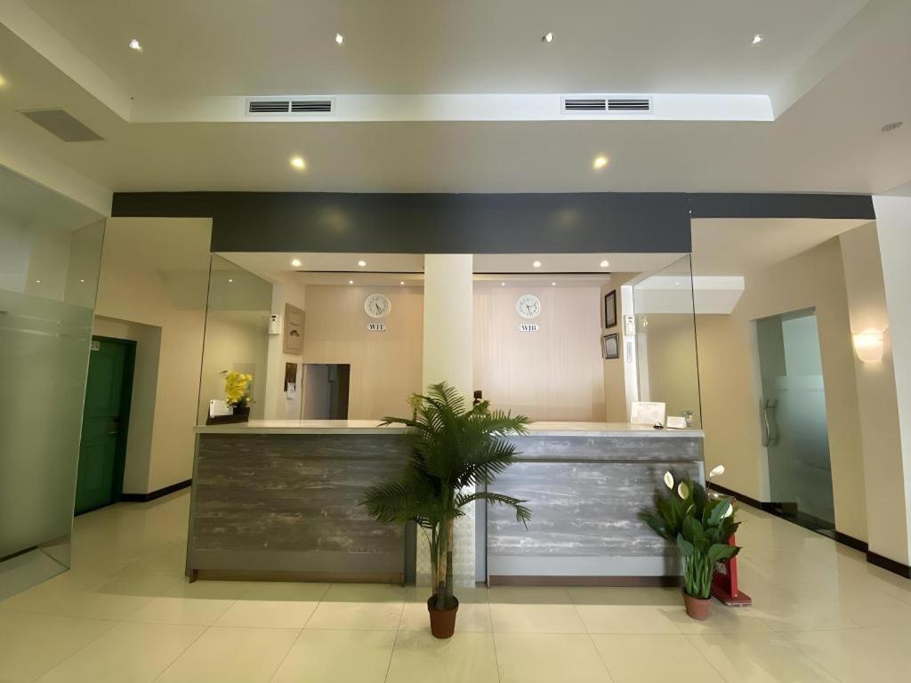 Kharisma Hotel Madiun Εξωτερικό φωτογραφία